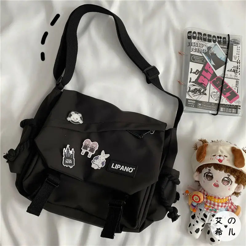 Fashion Unisex Large Capacity Harajuku Shoulder Bag: Badge Messenger Bag for Teenage Students – Crossbody Book Cambridge Bag